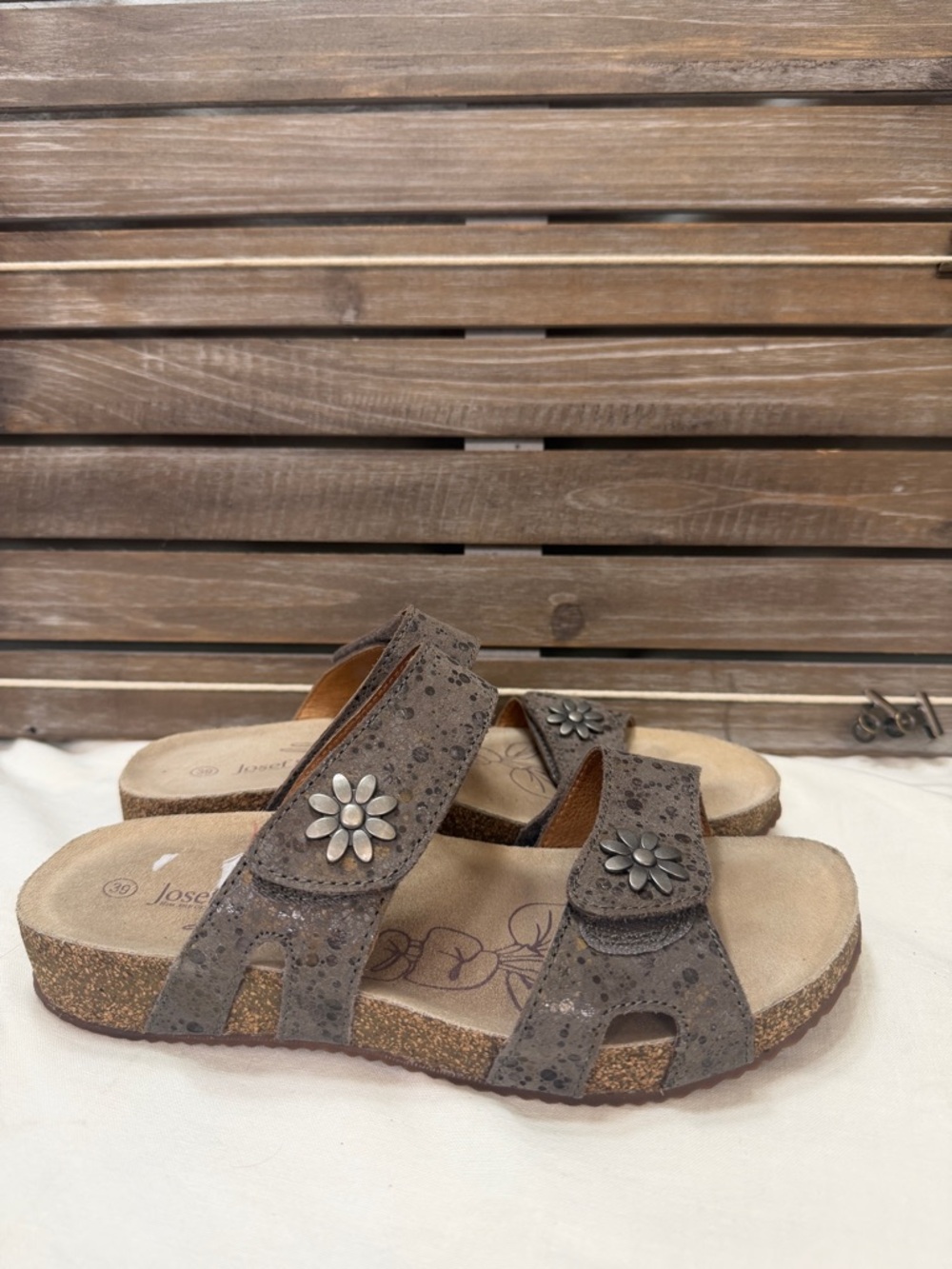 Josef Seibel Tonga 04 Slip On Sandals Daisy flower bronze tone 39 8.5 comfort